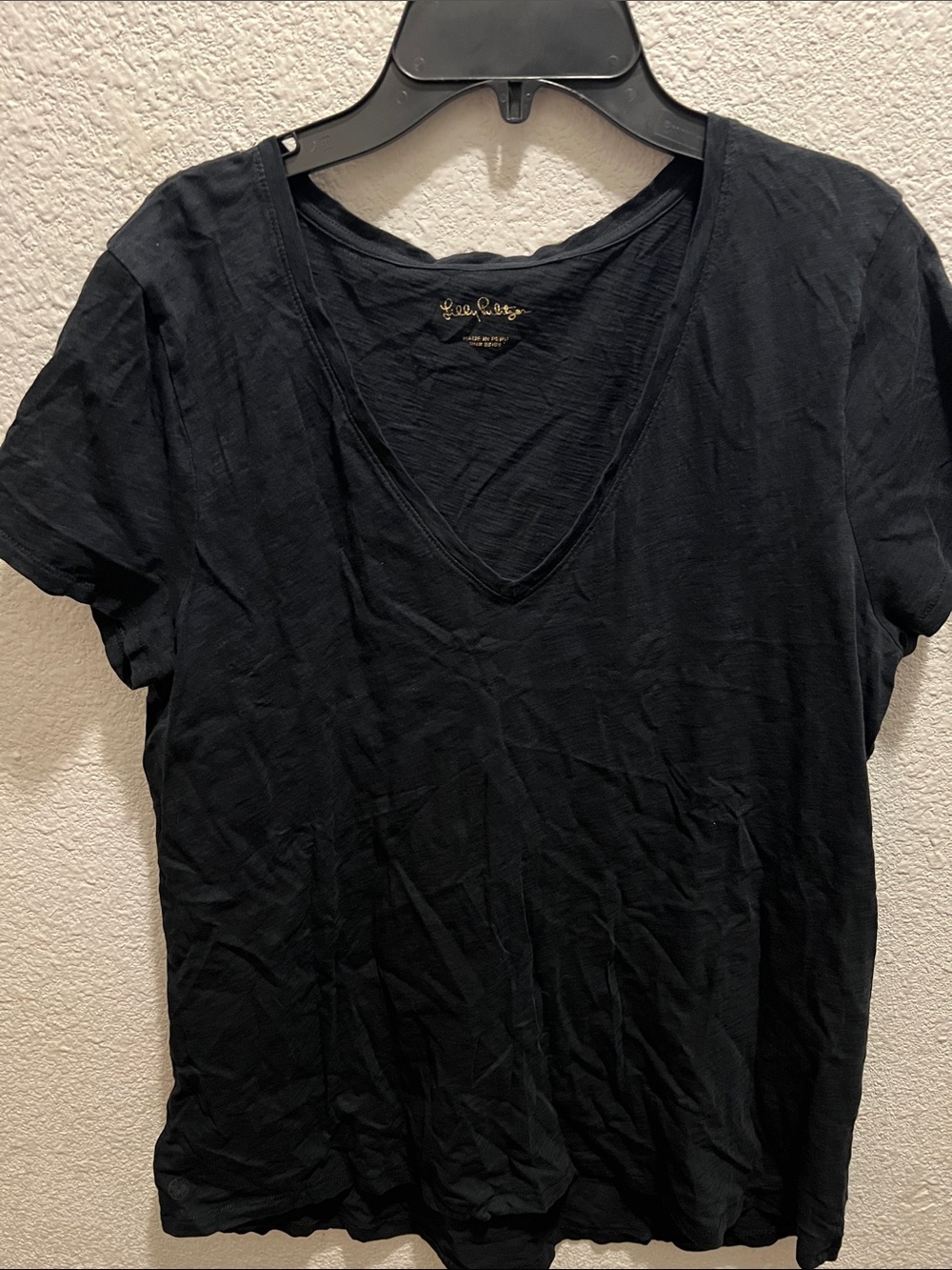 Lilly Pulitzer Black V-Neck Short Sleeve Tee